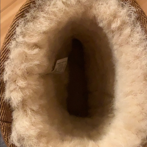 UGGS - Picture 5 of 7